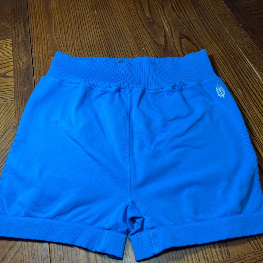 FREE PEOPLE MOVEMENT BIKE SHORTS. NWOT. SIZE M/L